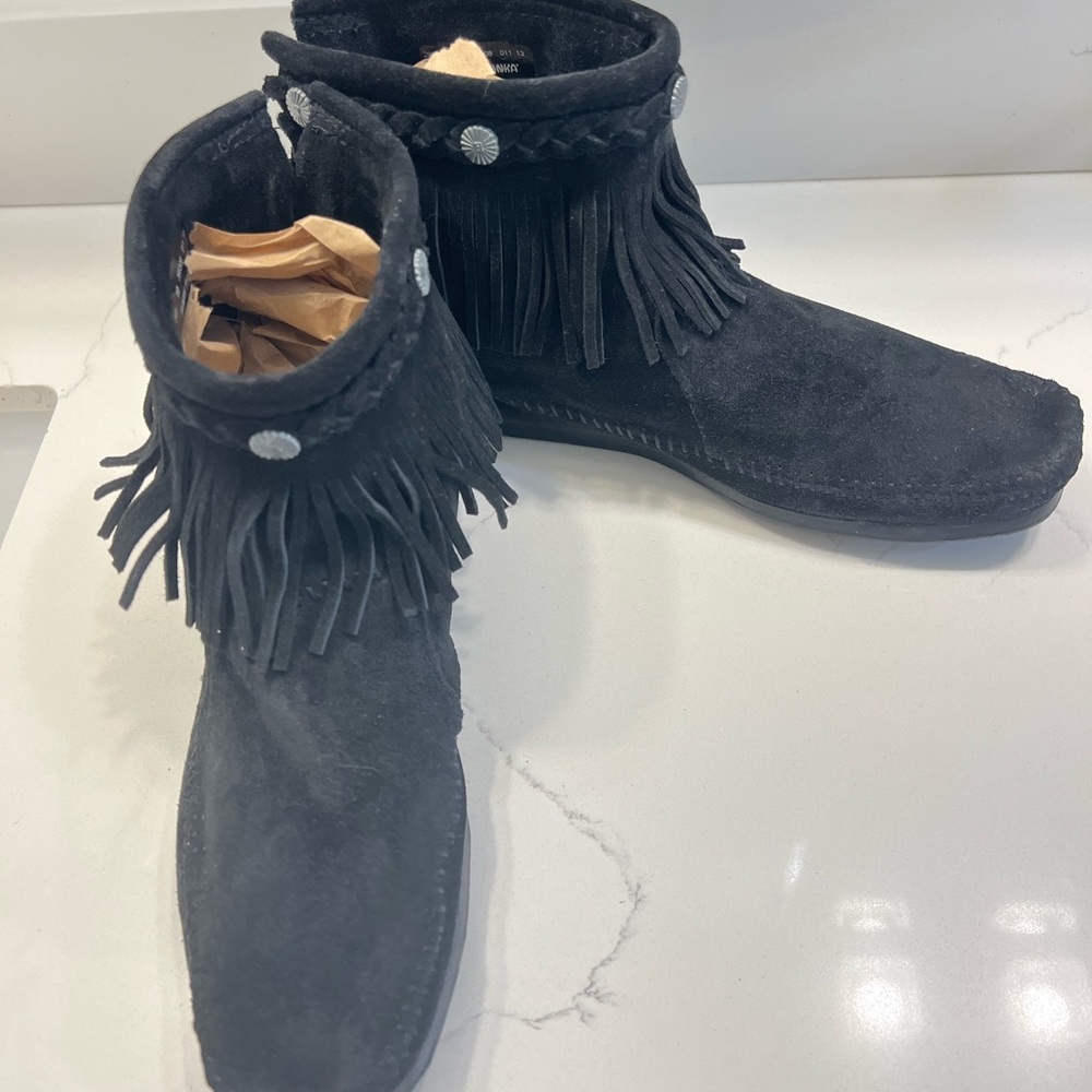 Minnetonka Black Suede Ankle Boots with Fringe Size 10